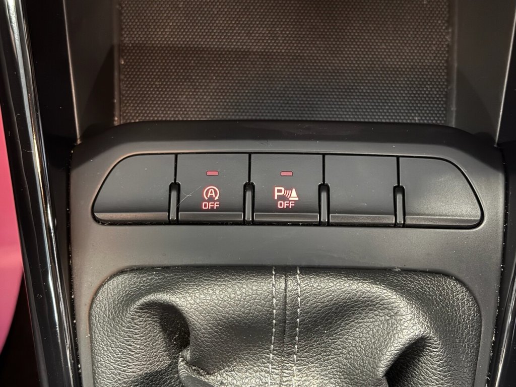 Used Kia Stonic 2020 for sale - 76640396: Photo 28