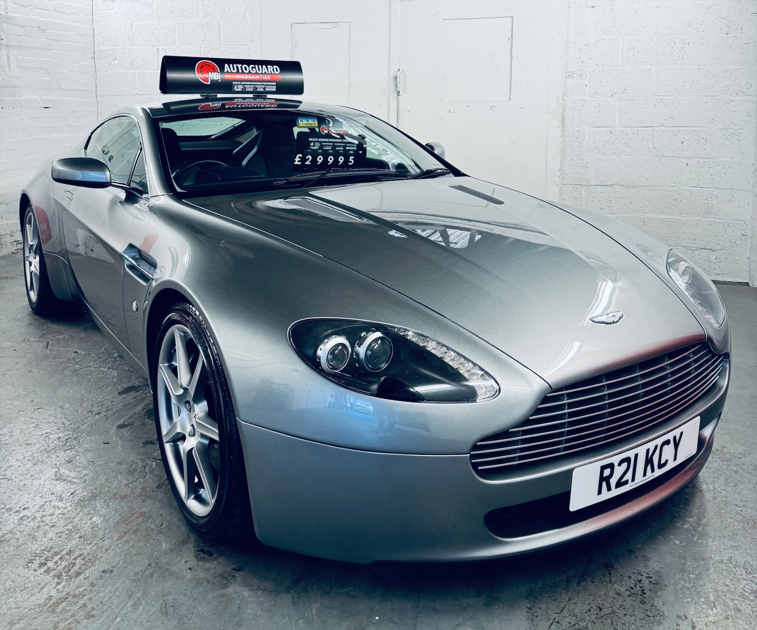 Used Aston Martin Vantage 2006 for sale - 76437201: Photo 2