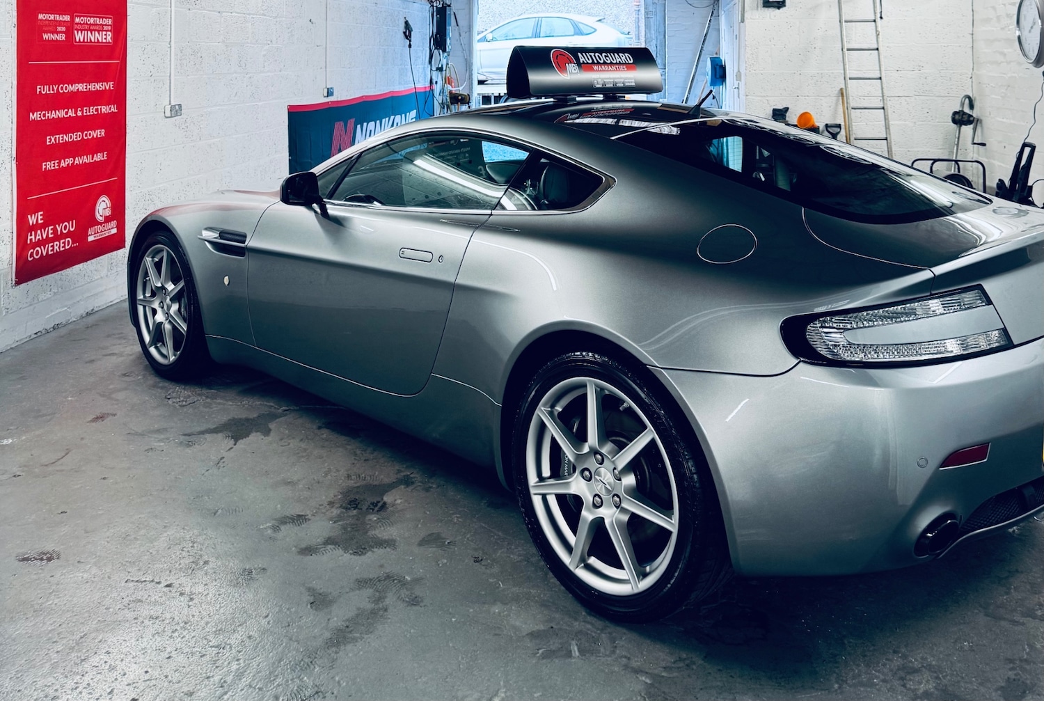 Used Aston Martin Vantage 2006 for sale - 76437201: Photo 3