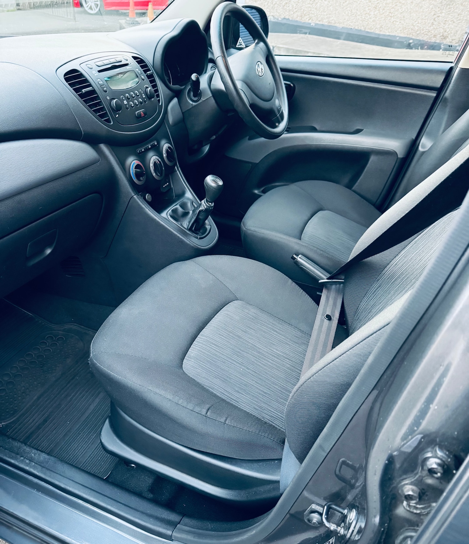 Used Hyundai i10 2012 for sale - 76595323: Photo 9