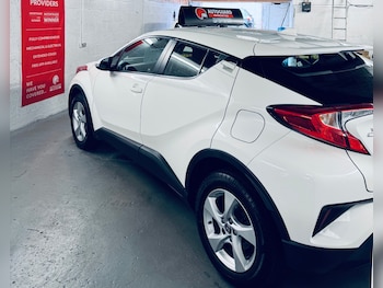 Used Toyota C-HR 2017 for sale - 76023140: Photo