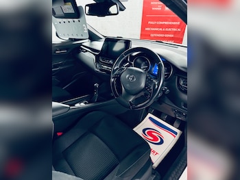 Used Toyota C-HR 2017 for sale - 76023140: Photo