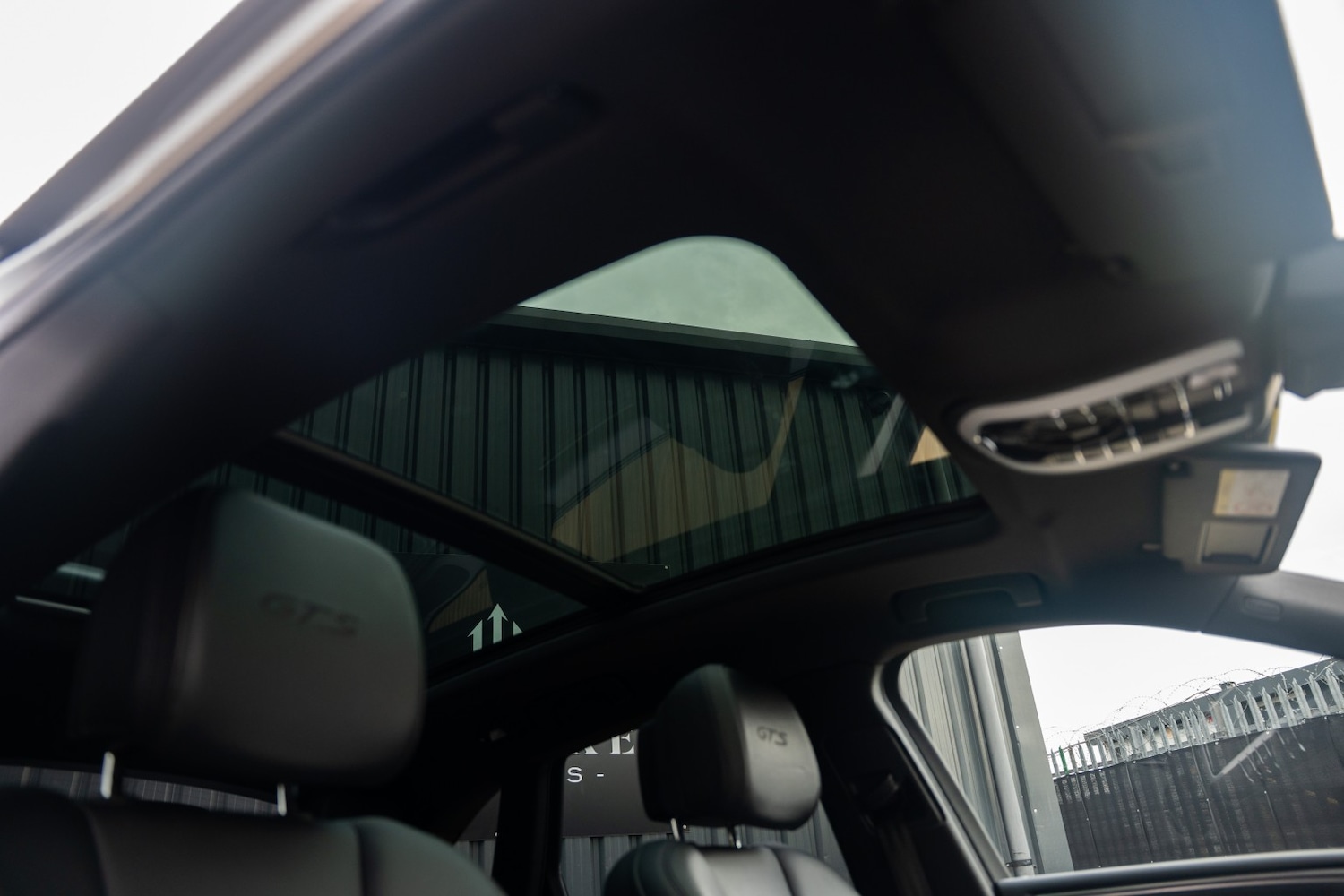 Used Porsche Macan 2020 for sale - 76497441: Photo 10