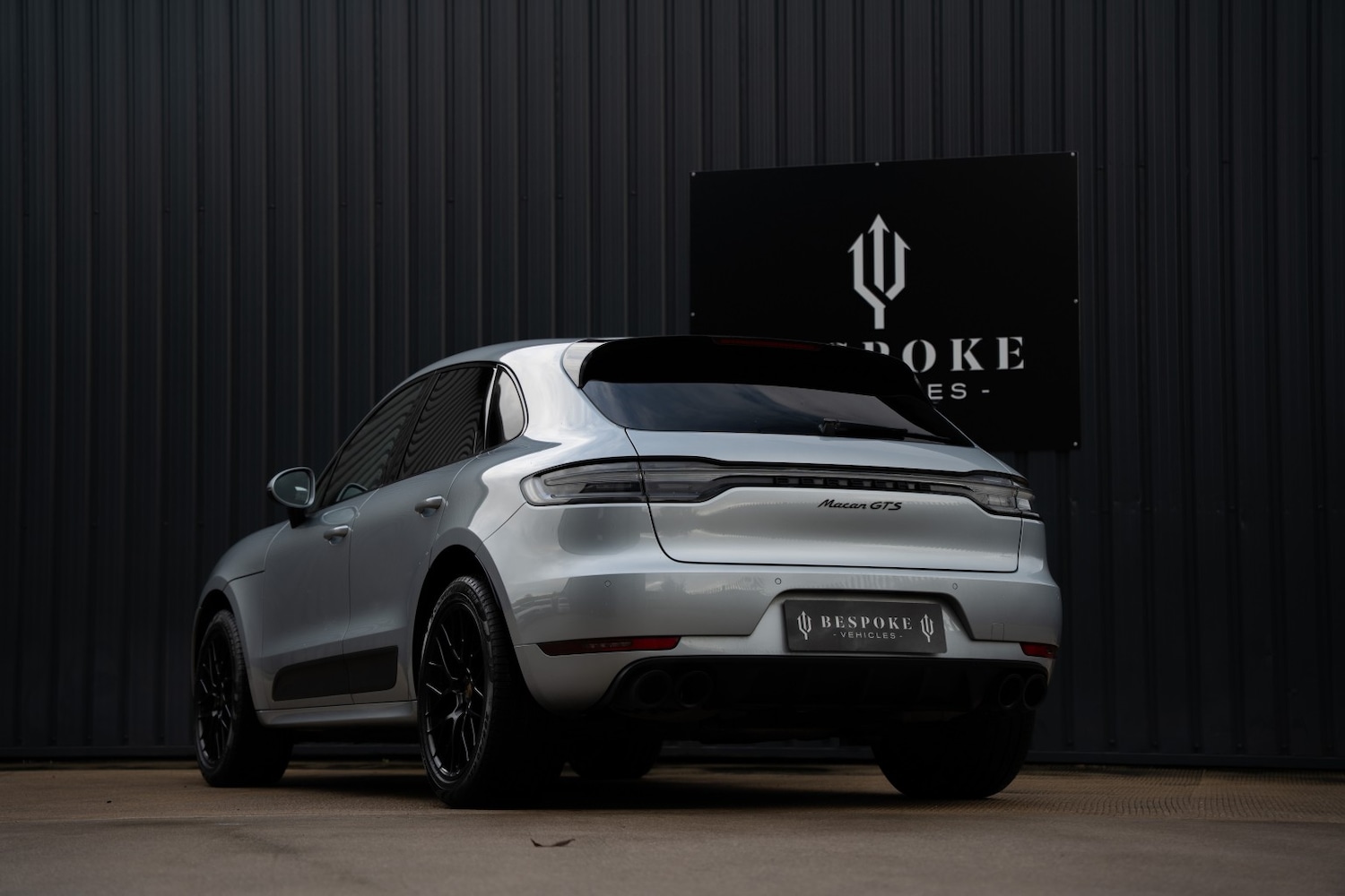 Used Porsche Macan 2020 for sale - 76497441: Photo 2