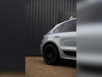 Used Porsche Macan 2020 for sale - 76497441: Photo