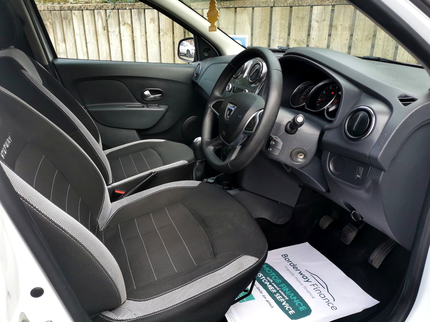 Used Dacia Sandero Stepway 2017 for sale - 77822526: Photo 8