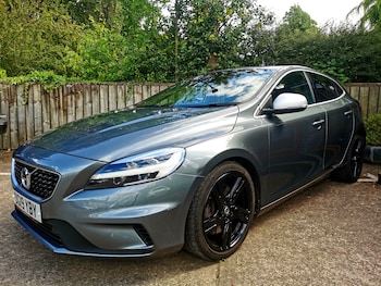 Used Volvo V40 2019 for sale - 78765811: Photo