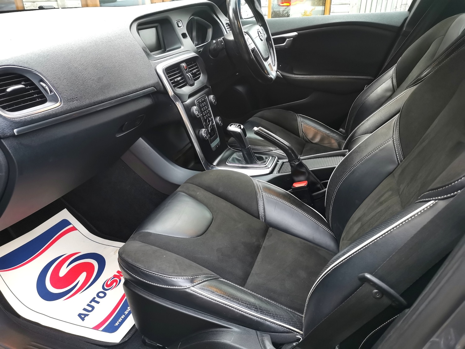 Used Volvo V40 2017 for sale - 76656529: Photo 10