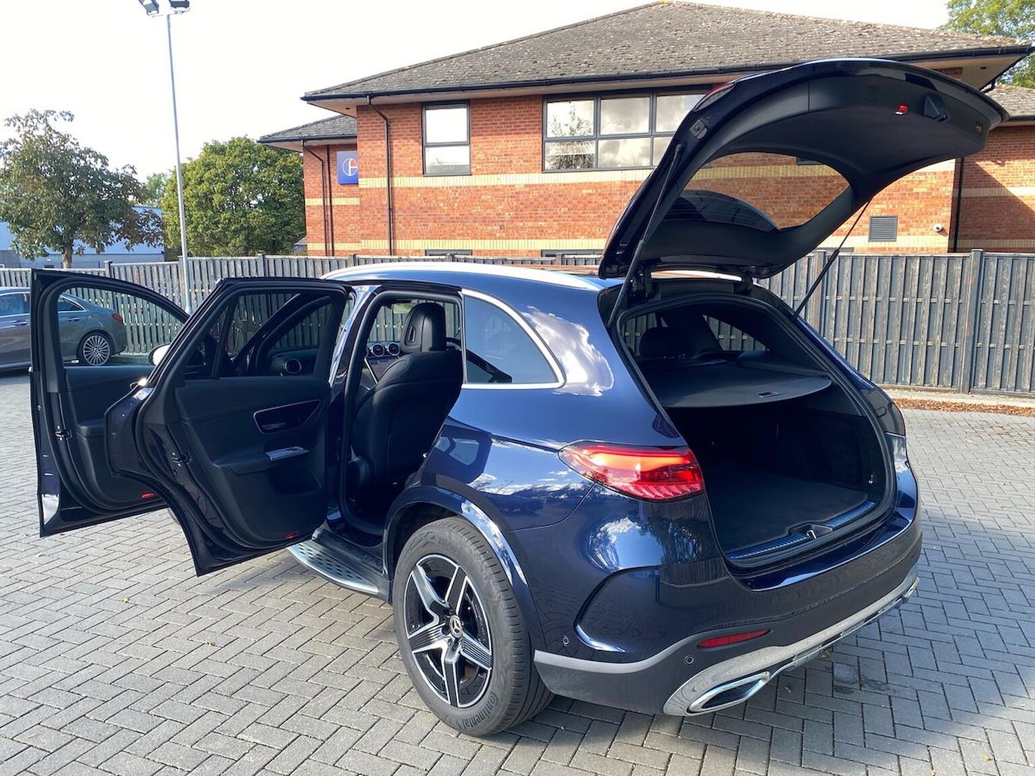 Used Mercedes-Benz GLC 2023 for sale - 76070233: Photo 40