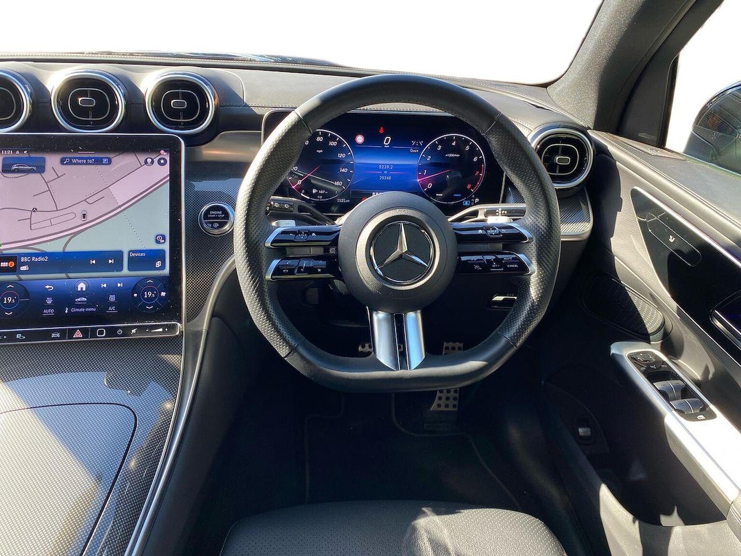 Used Mercedes-Benz GLC 2023 for sale - 76070233: Photo 9