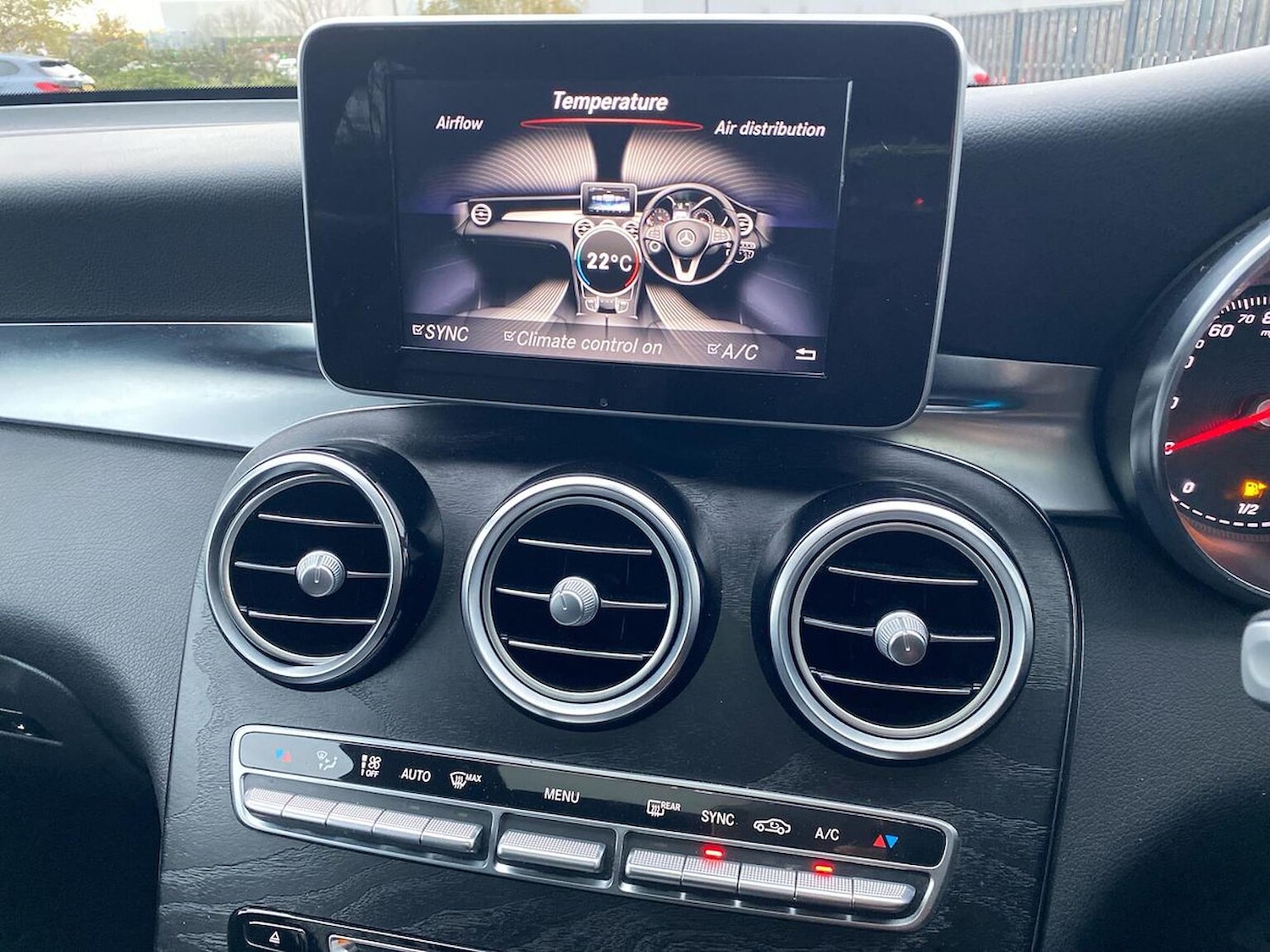 Used Mercedes-Benz GLC 2018 for sale - 76694629: Photo 12