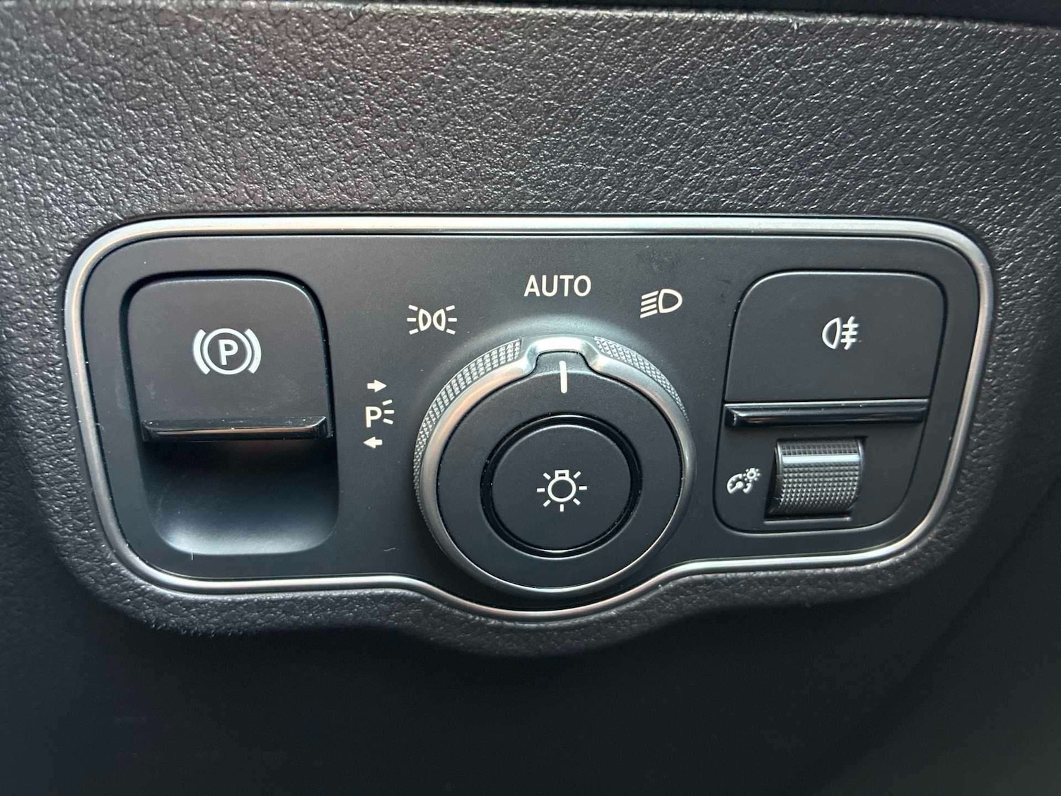 Used Mercedes-Benz GLB 2025 for sale - 77980055: Photo 40