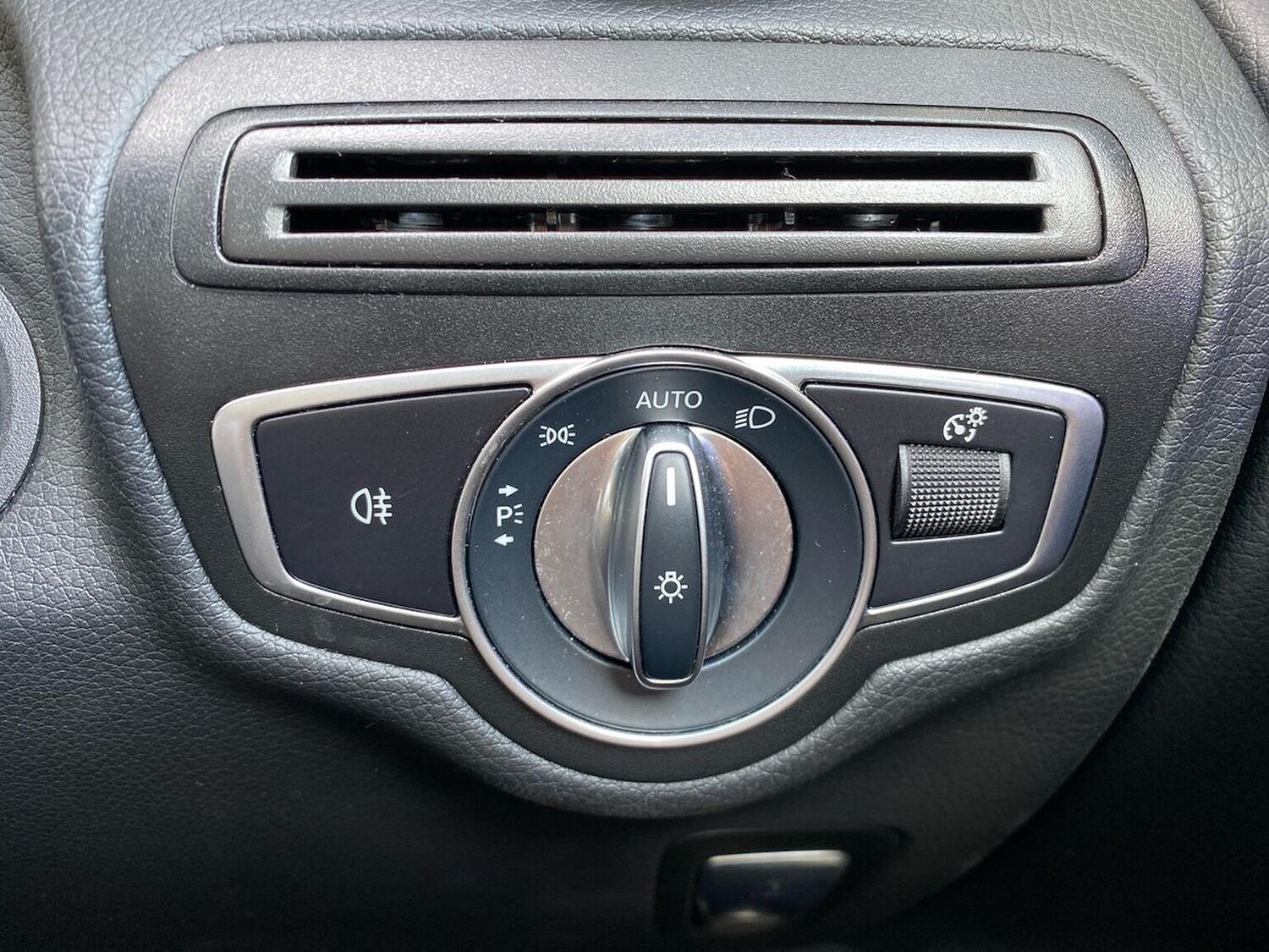 Used Mercedes-Benz GLC 2022 for sale - 76102513: Photo 22