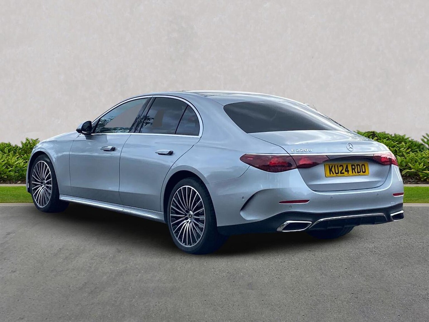 Used Mercedes-Benz E Class 2024 for sale - 76541908: Photo 2