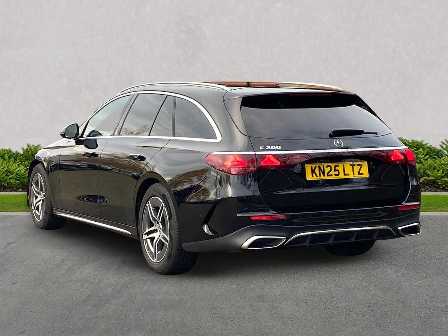 Used Mercedes-Benz E Class 2025 for sale - 76830679: Photo 2