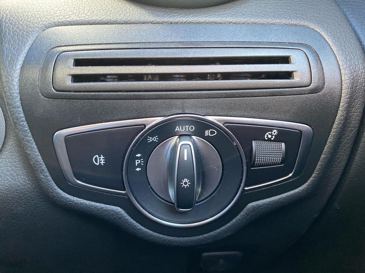 Used Mercedes-Benz GLC 2023 for sale - 76365084: Photo 22