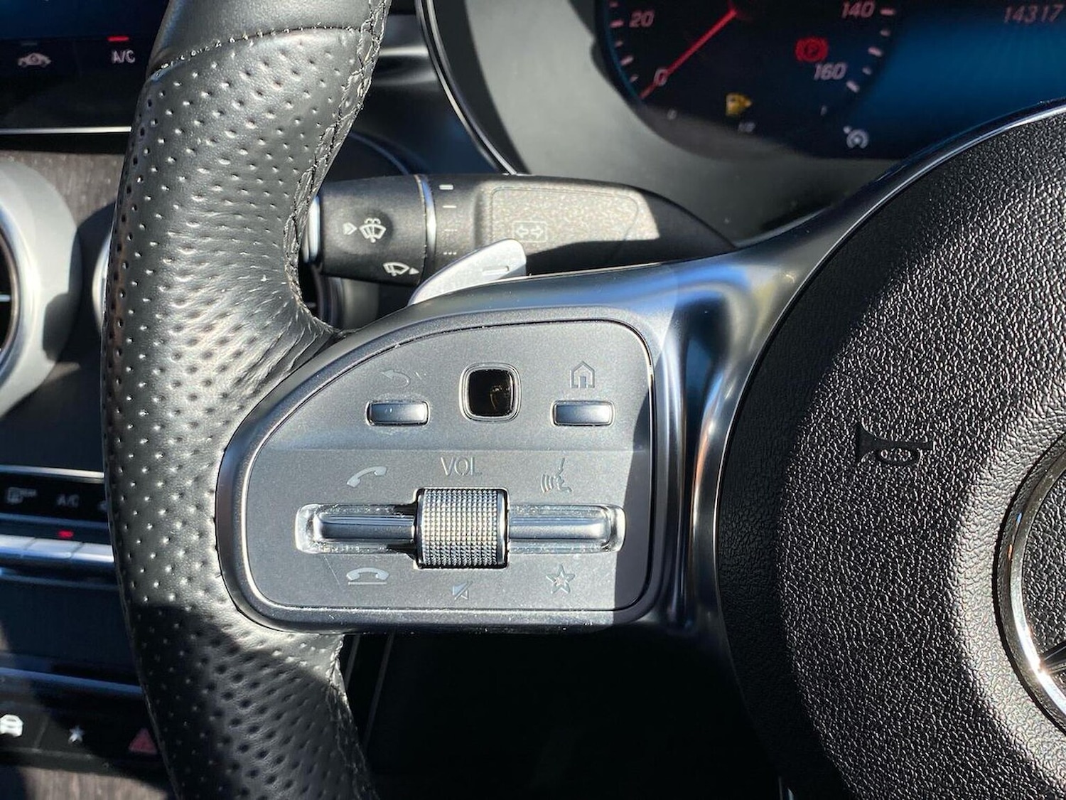 Used Mercedes-Benz GLC 2023 for sale - 76365084: Photo 26