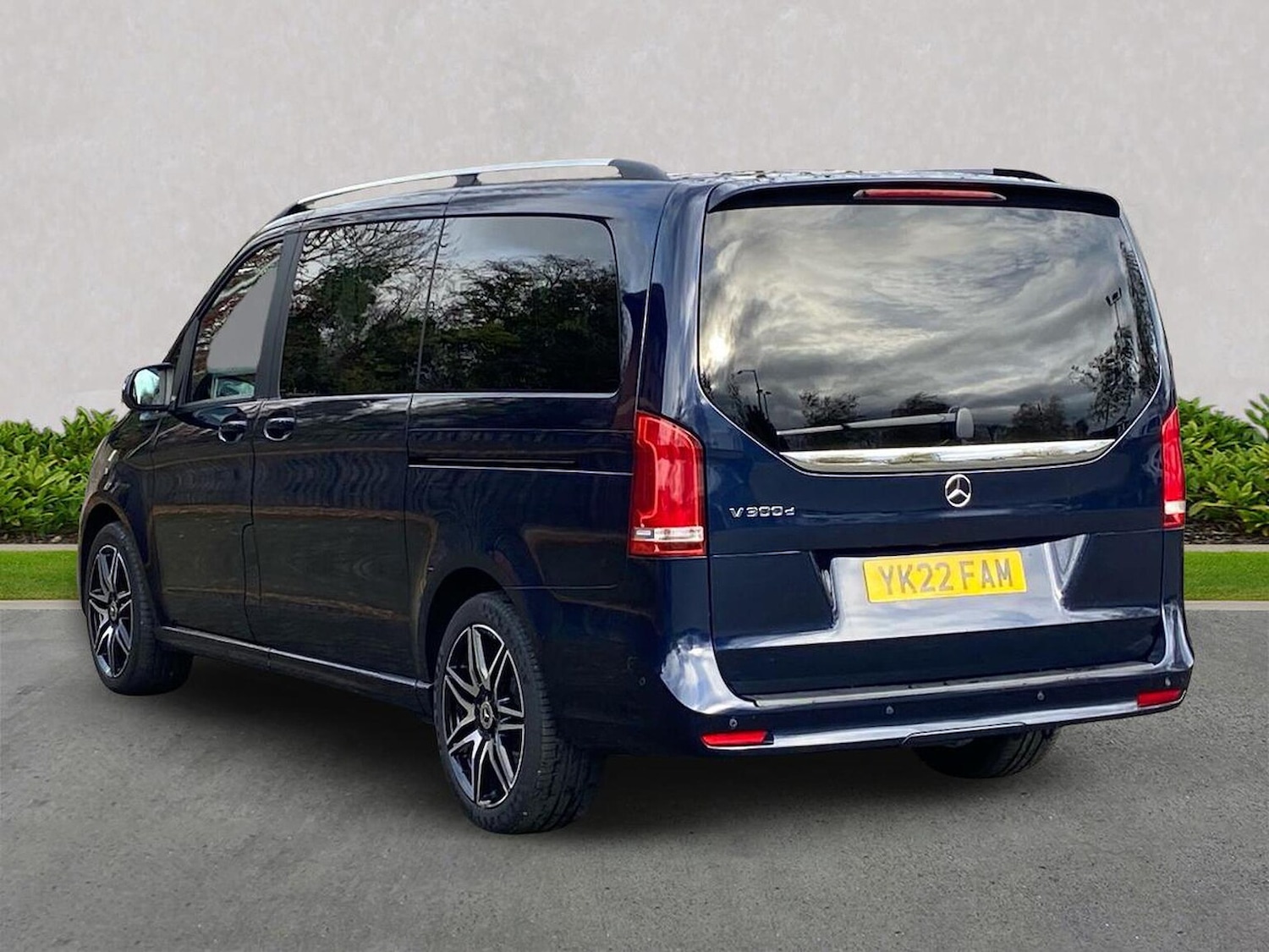 Used Mercedes-Benz V-Class 2022 for sale - 76628015: Photo 2