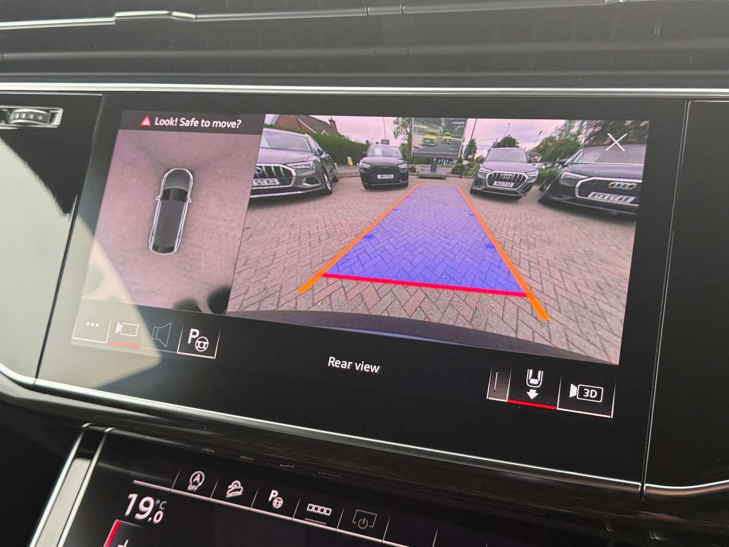 Used Audi Q8 2023 for sale - 76283813: Photo 10