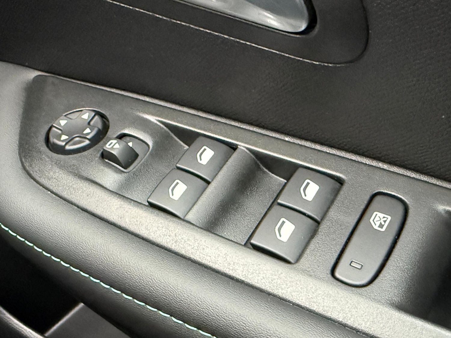 Used Peugeot E-208 2023 for sale - 76865359: Photo 15