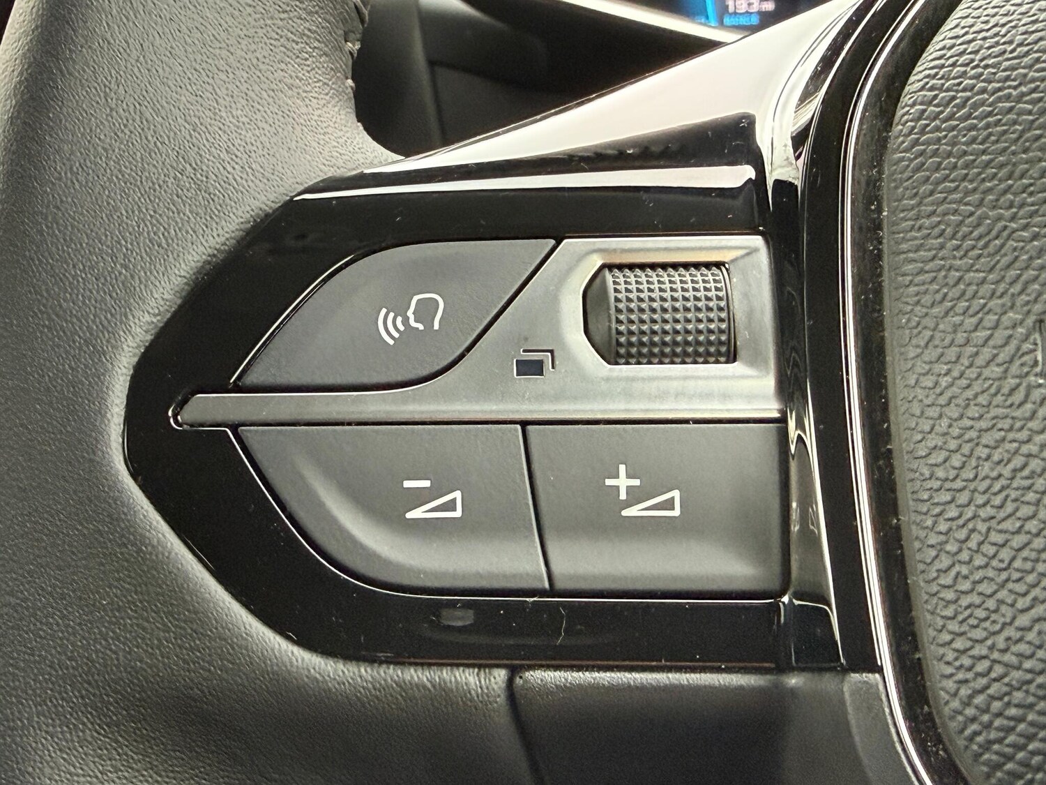 Used Peugeot E-208 2023 for sale - 76865359: Photo 17