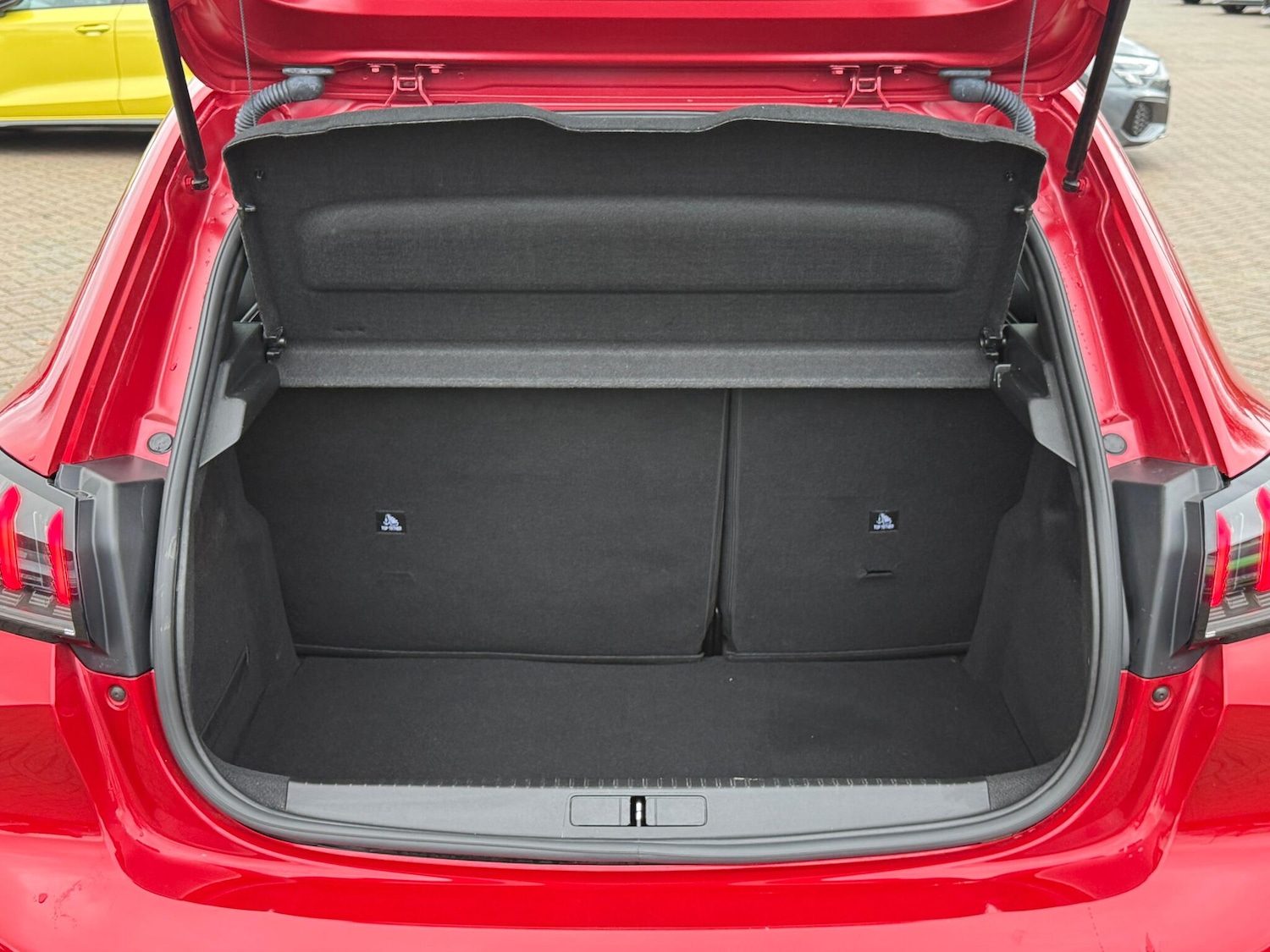 Used Peugeot E-208 2023 for sale - 76865359: Photo 30