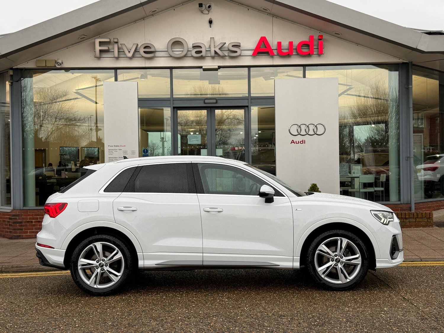 Used Audi Q3 2024 for sale - 77255266: Photo 2