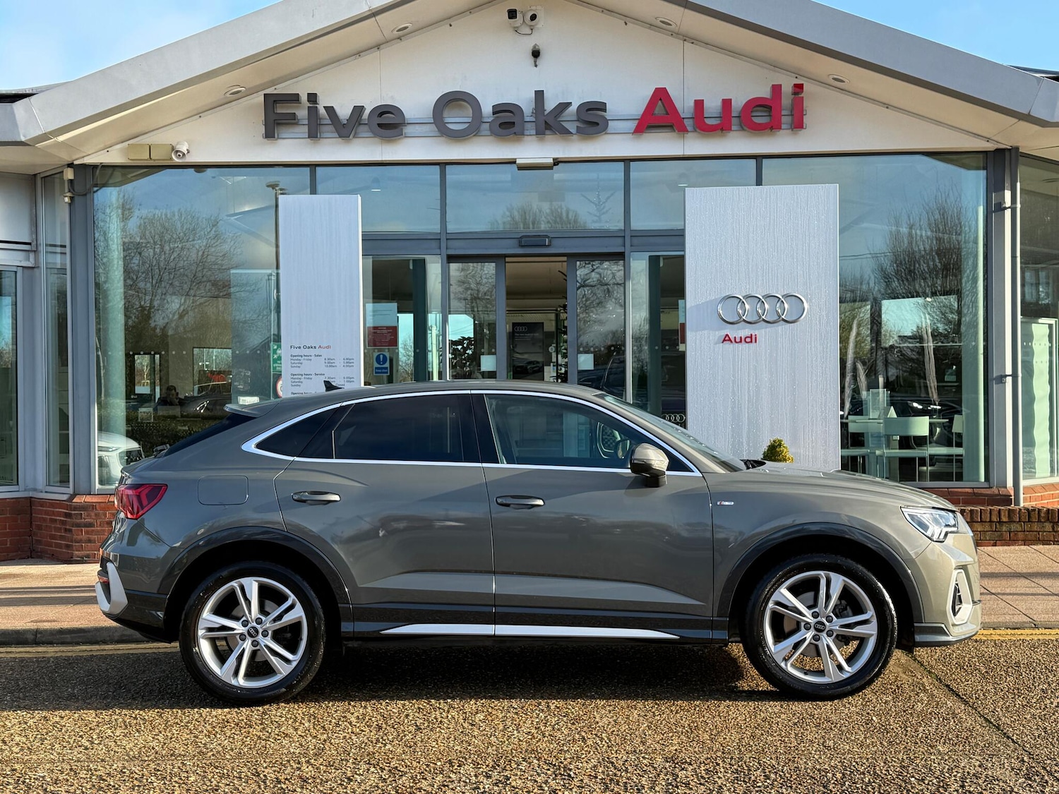 Used Audi Q3 2023 for sale - 76913702: Photo 2