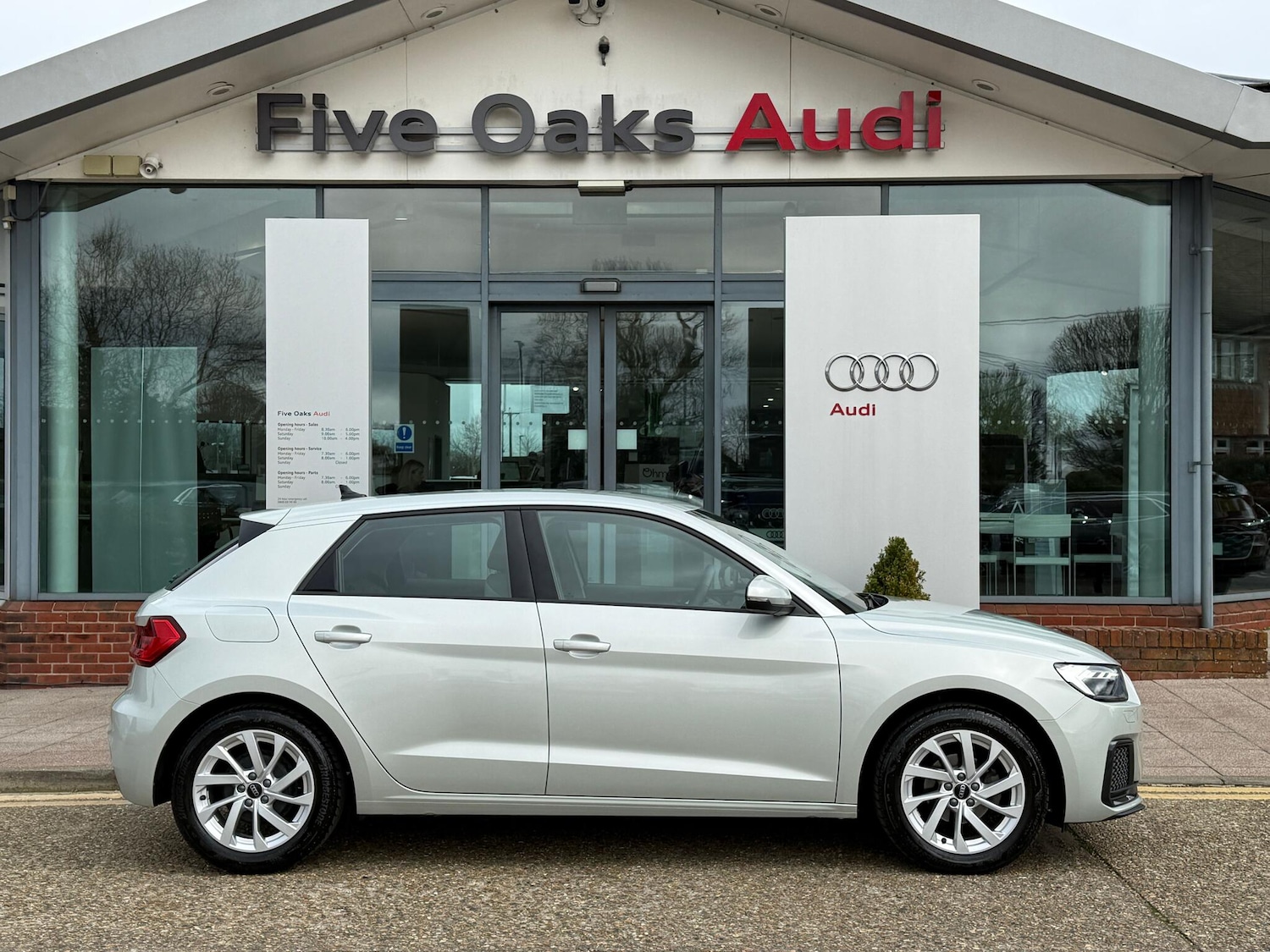 Used Audi A1 for sale - 77684235: Photo 2