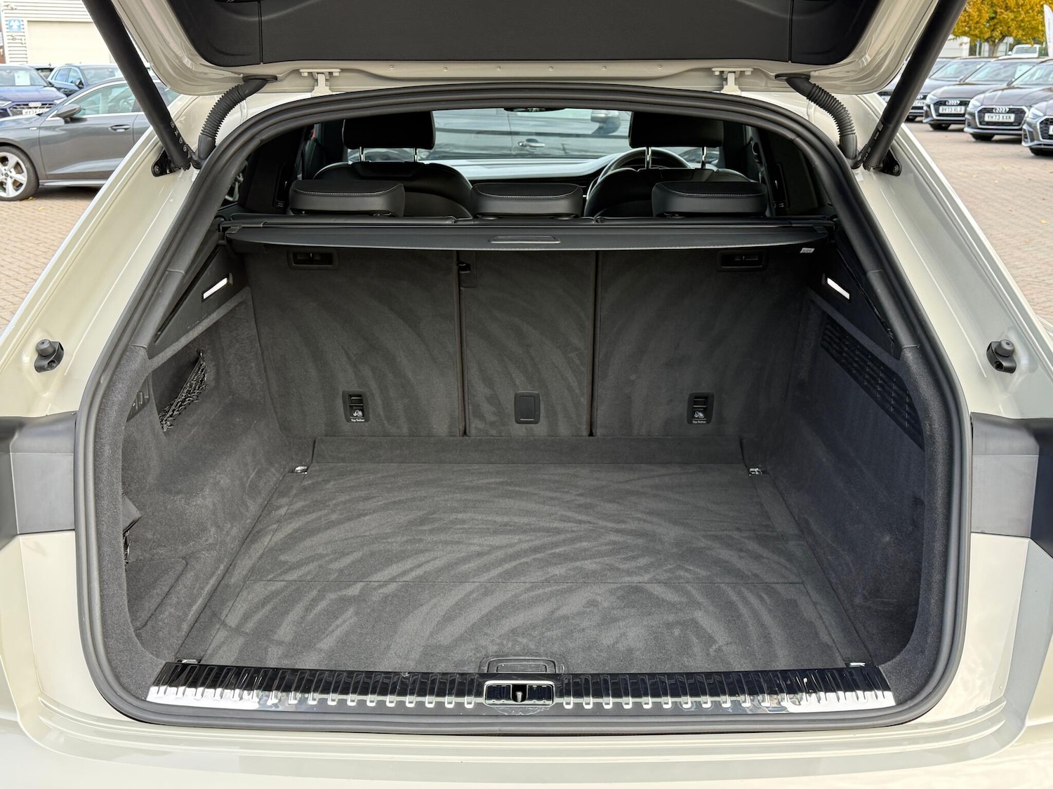 Used Audi Q8 2021 for sale - 77255263: Photo 37