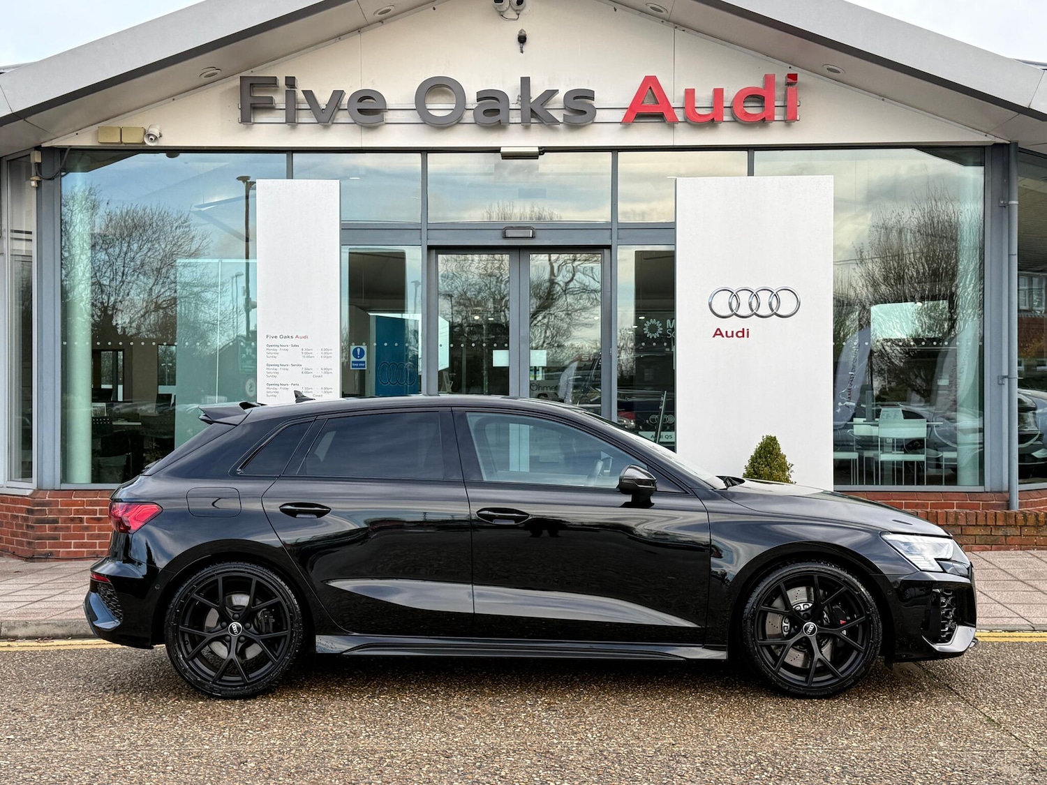 Used Audi RS3 2023 for sale - 76632954: Photo 2