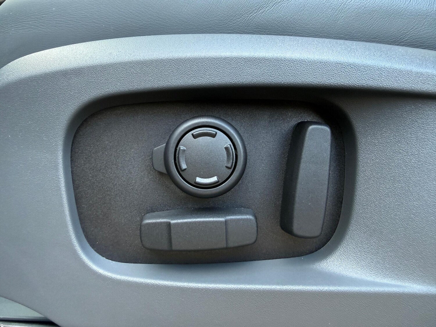 Used Land Rover Defender 2024 for sale - 77597669: Photo 17