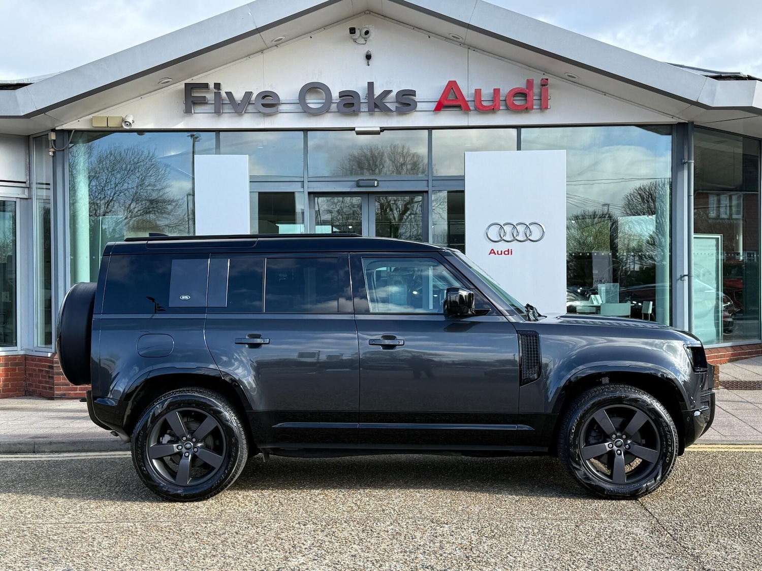 Used Land Rover Defender 2024 for sale - 77597669: Photo 2