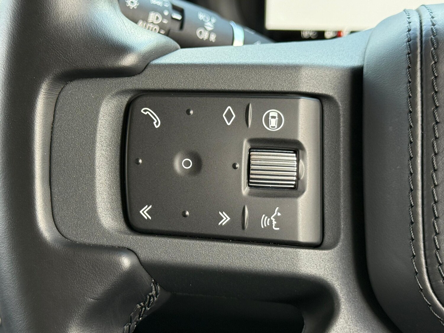 Used Land Rover Defender 2024 for sale - 77597669: Photo 20