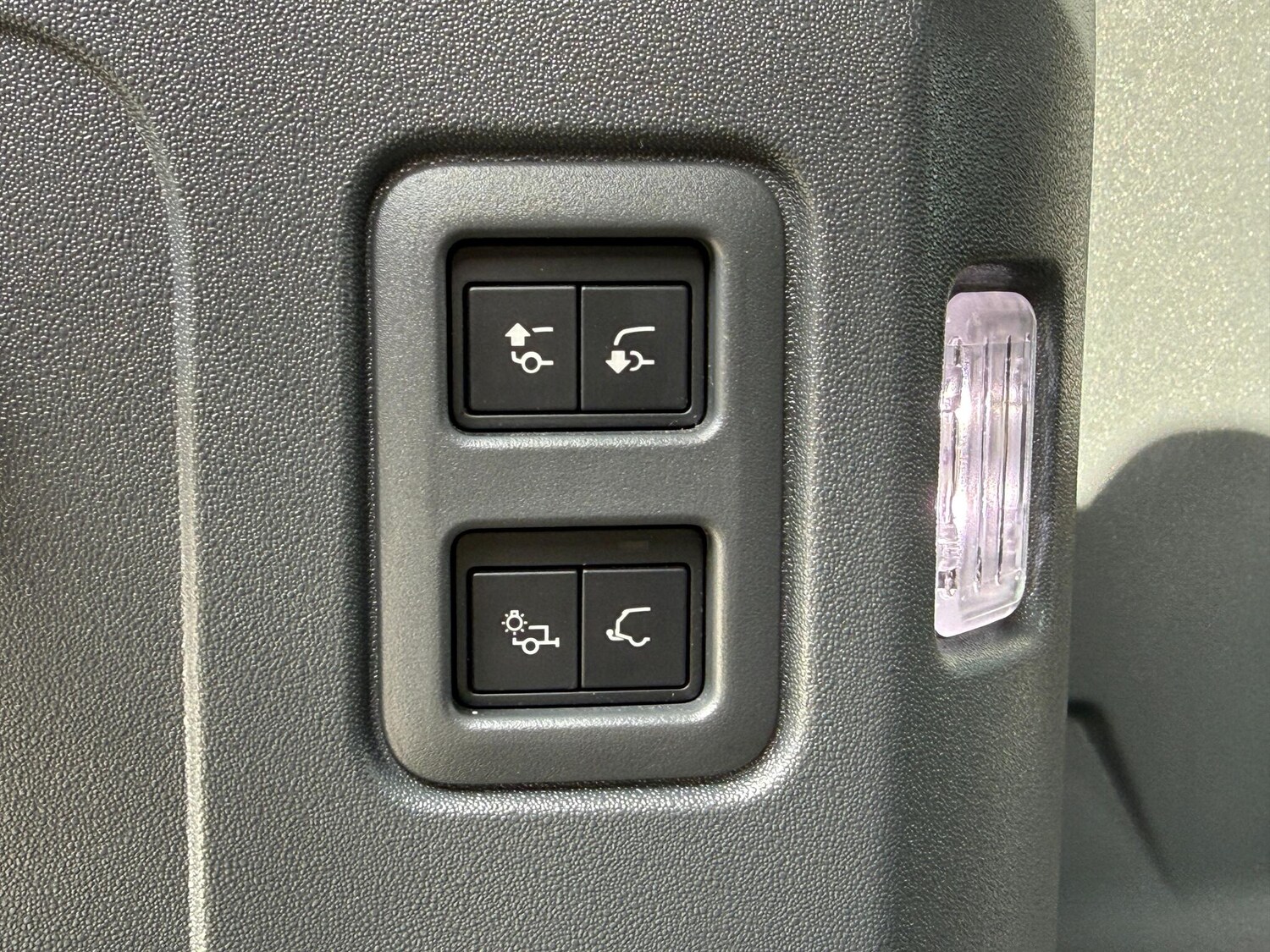 Used Land Rover Defender 2024 for sale - 77597669: Photo 40