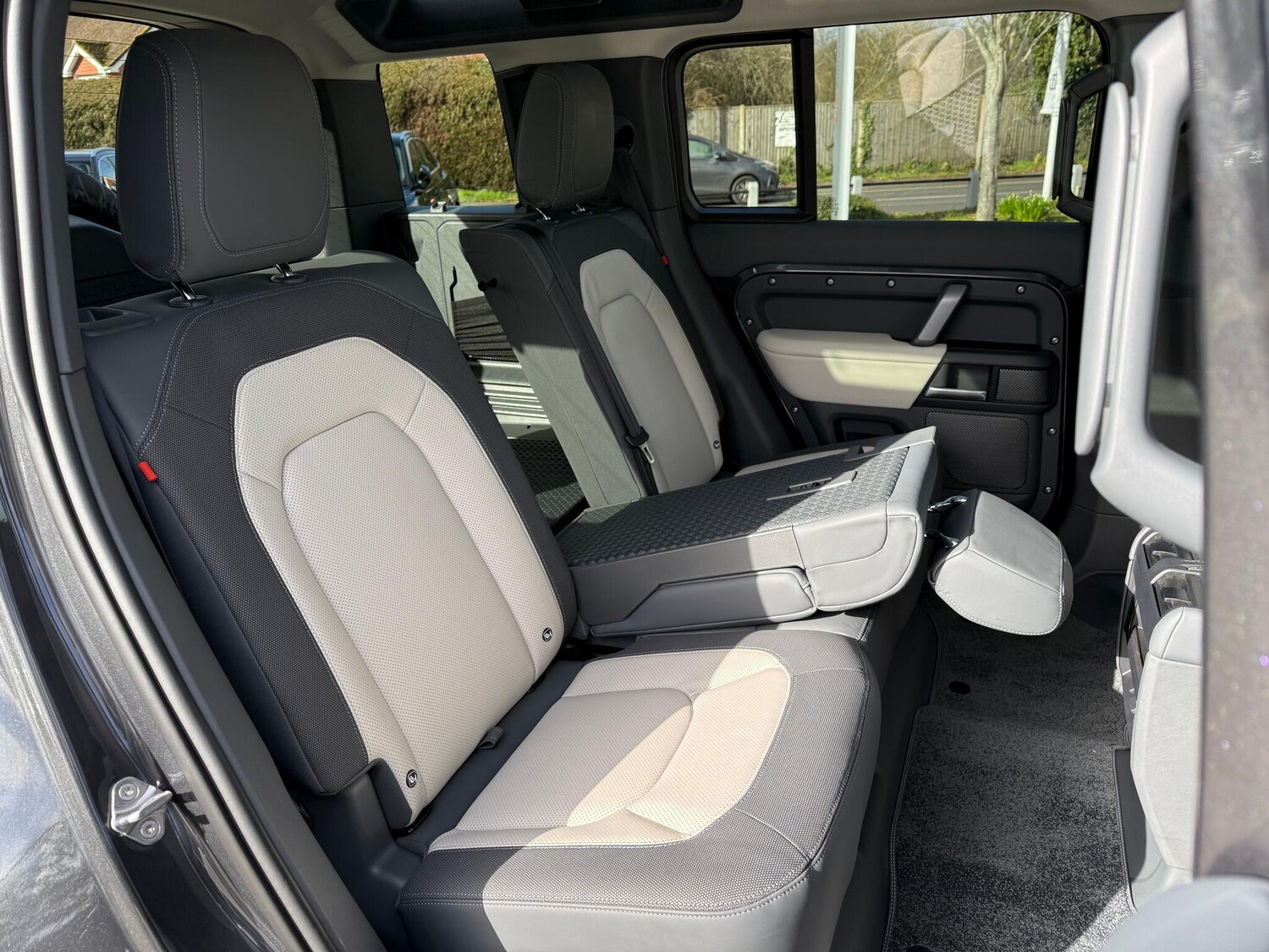 Used Land Rover Defender 2024 for sale - 77597669: Photo 51