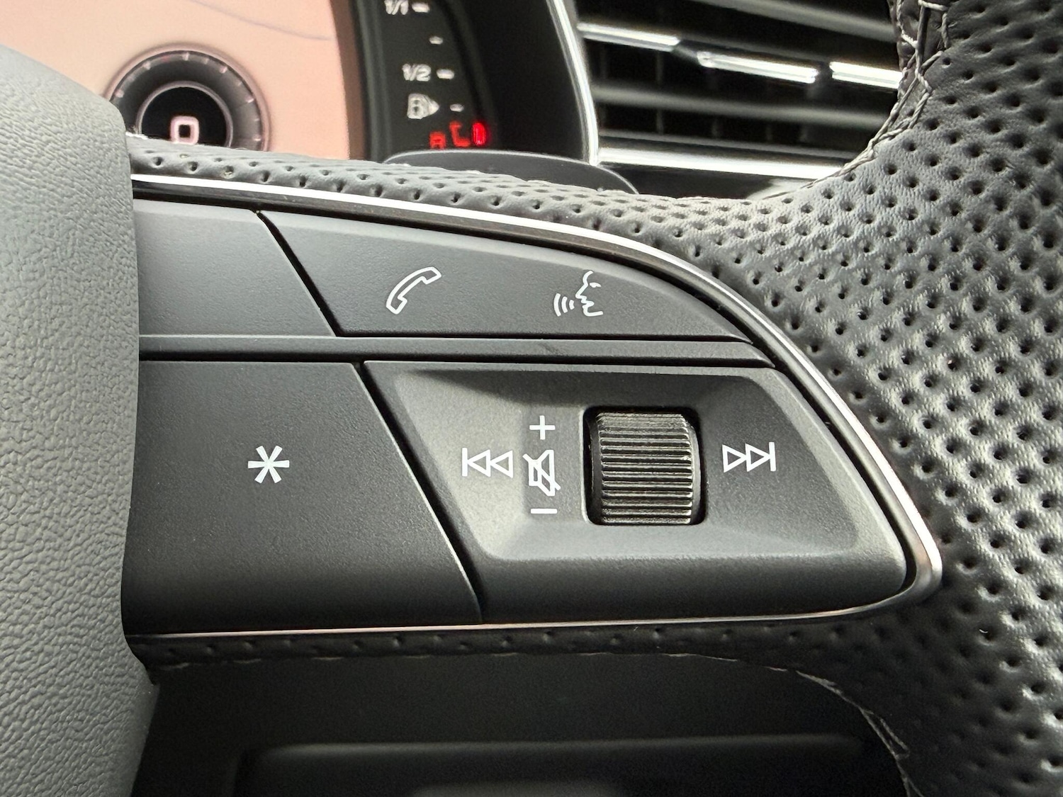 Used Audi Q8 2025 for sale - 76926520: Photo 27