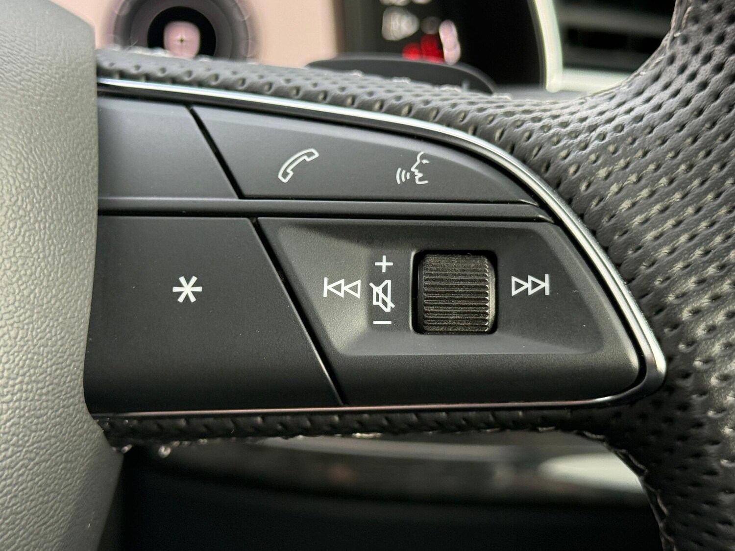 Used Audi Q8 2023 for sale - 77359209: Photo 25