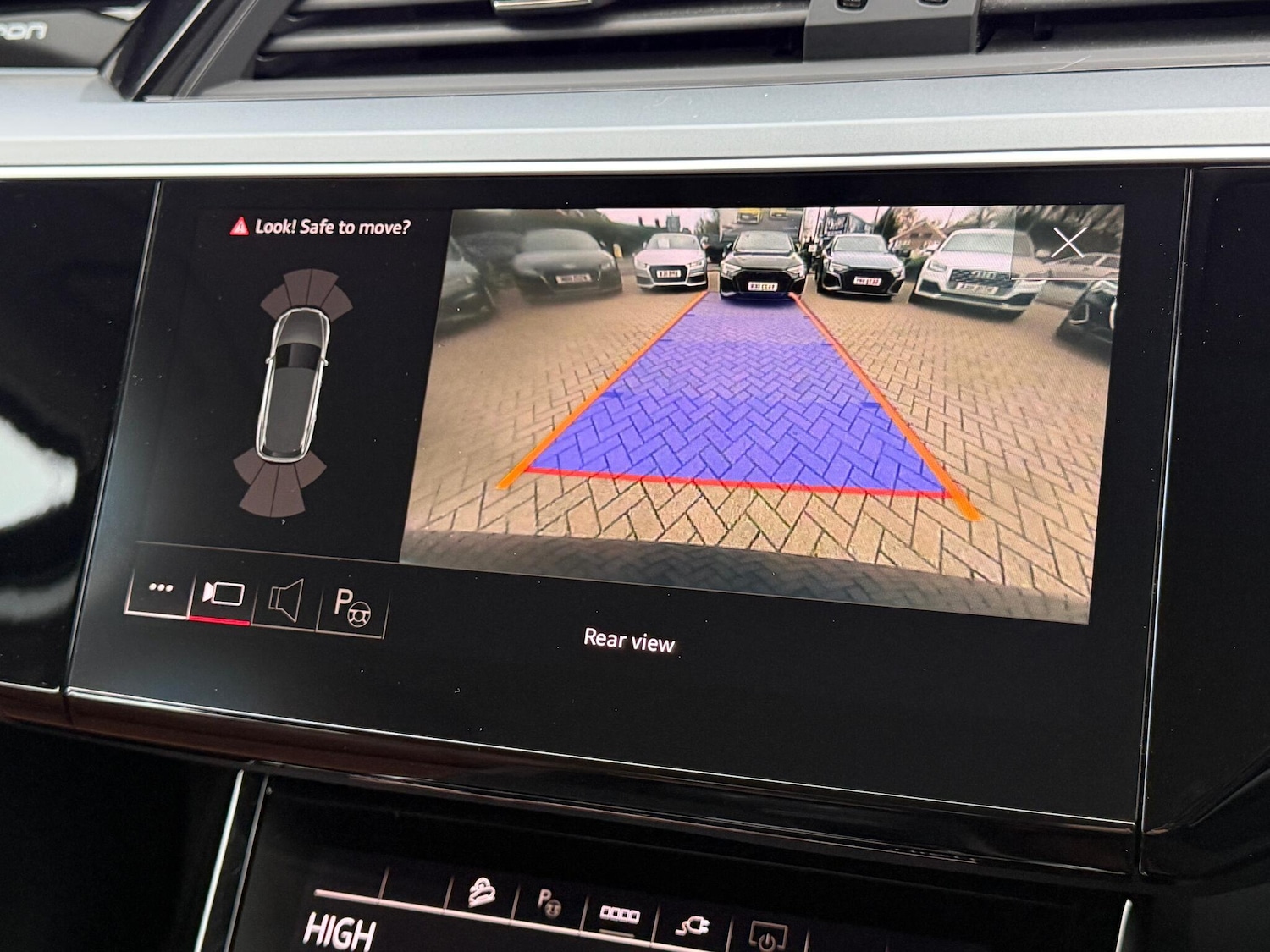 Used Audi e-tron 2022 for sale - 76659266: Photo 4