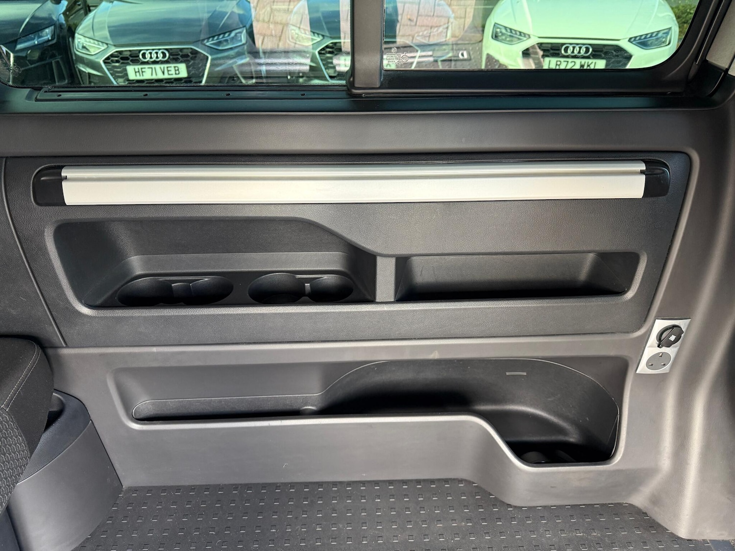 Used Volkswagen California 2018 for sale - 76607537: Photo 57