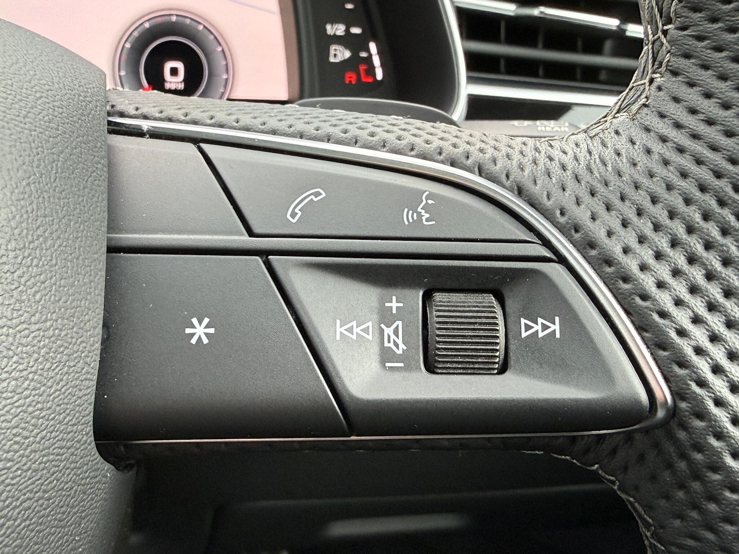 Used Audi Q8 2024 for sale - 76359931: Photo 27