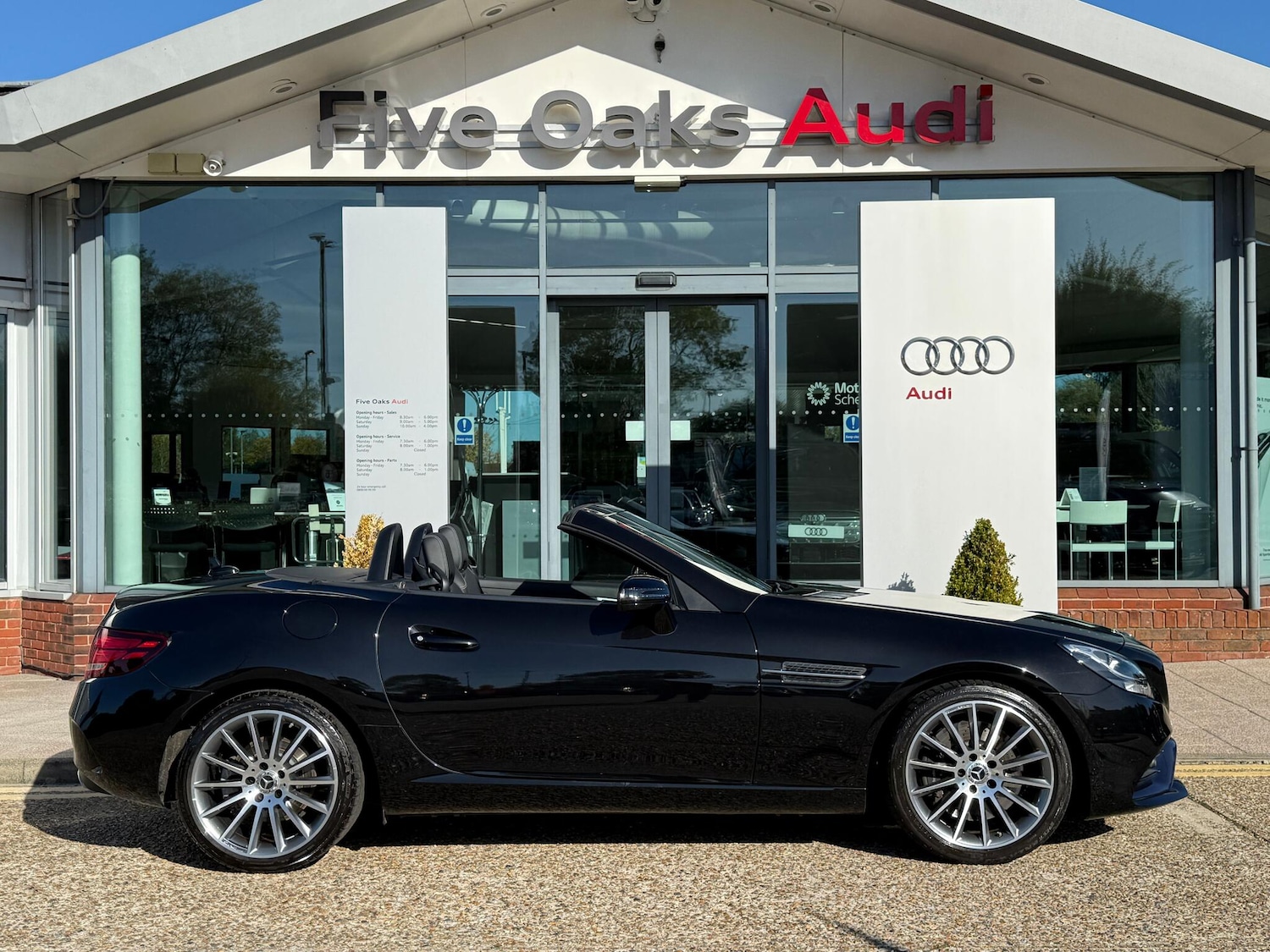 Used Mercedes-Benz SLC 2018 for sale - 76189146: Photo 2