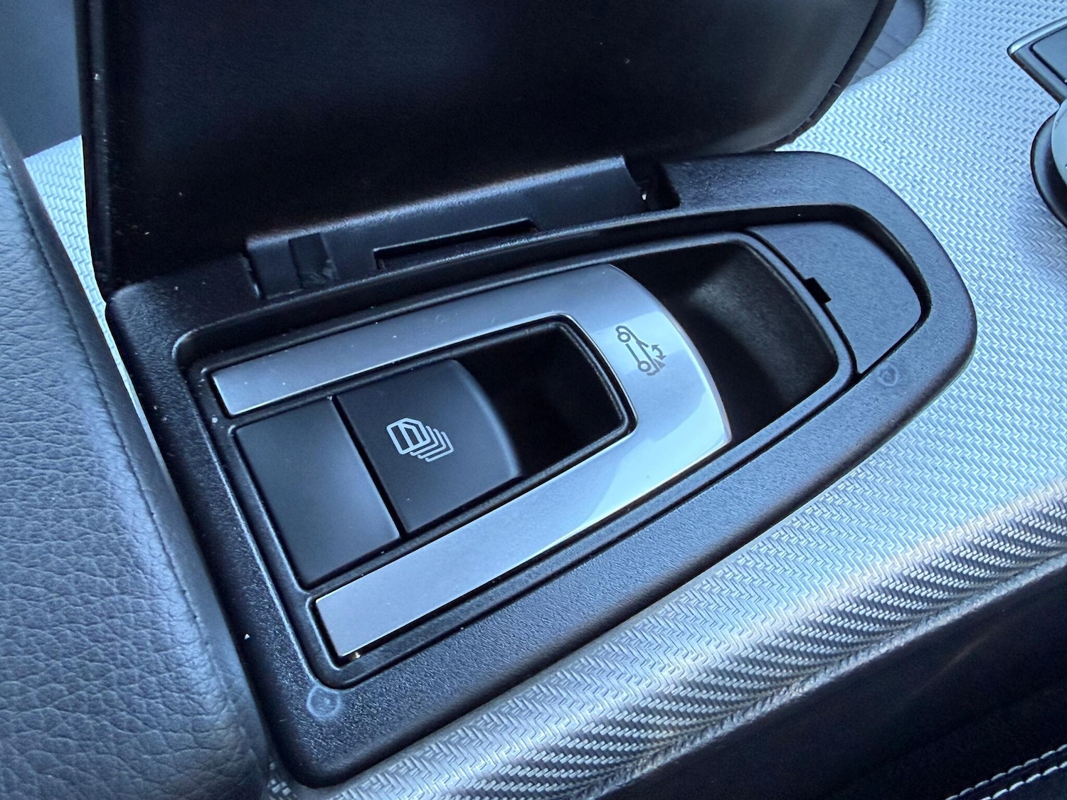 Used Mercedes-Benz SLC 2018 for sale - 76189146: Photo 30