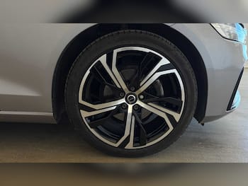 Used Volvo V60 2025 for sale - 79747453: Photo