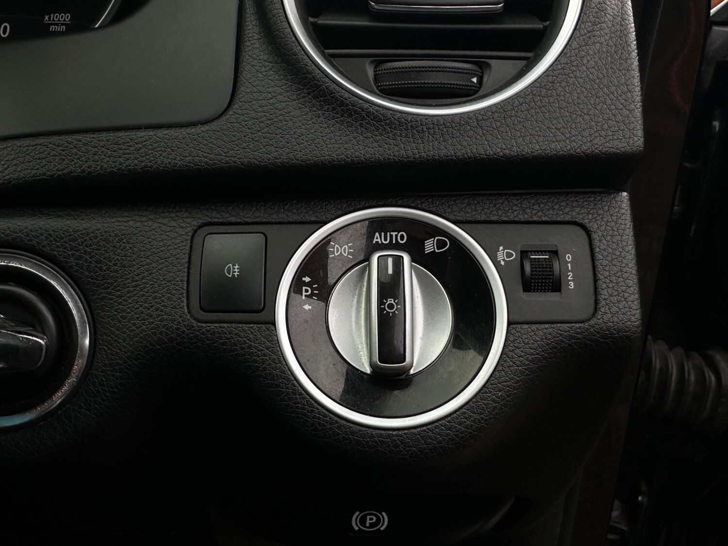 Used Mercedes-Benz C Class 2012 for sale - 77148180: Photo 17