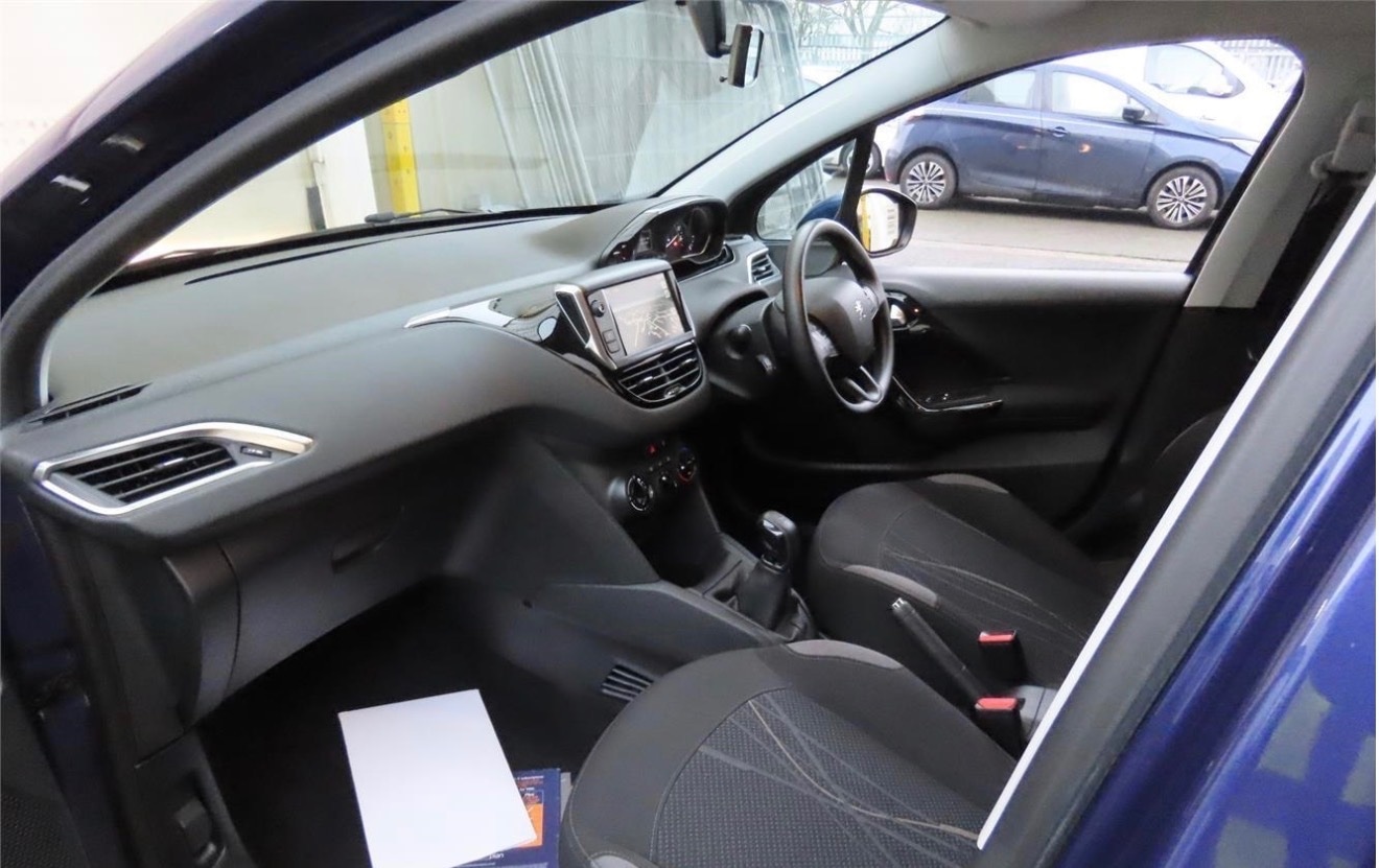Used Peugeot 208 2012 for sale - 77115933: Photo 2