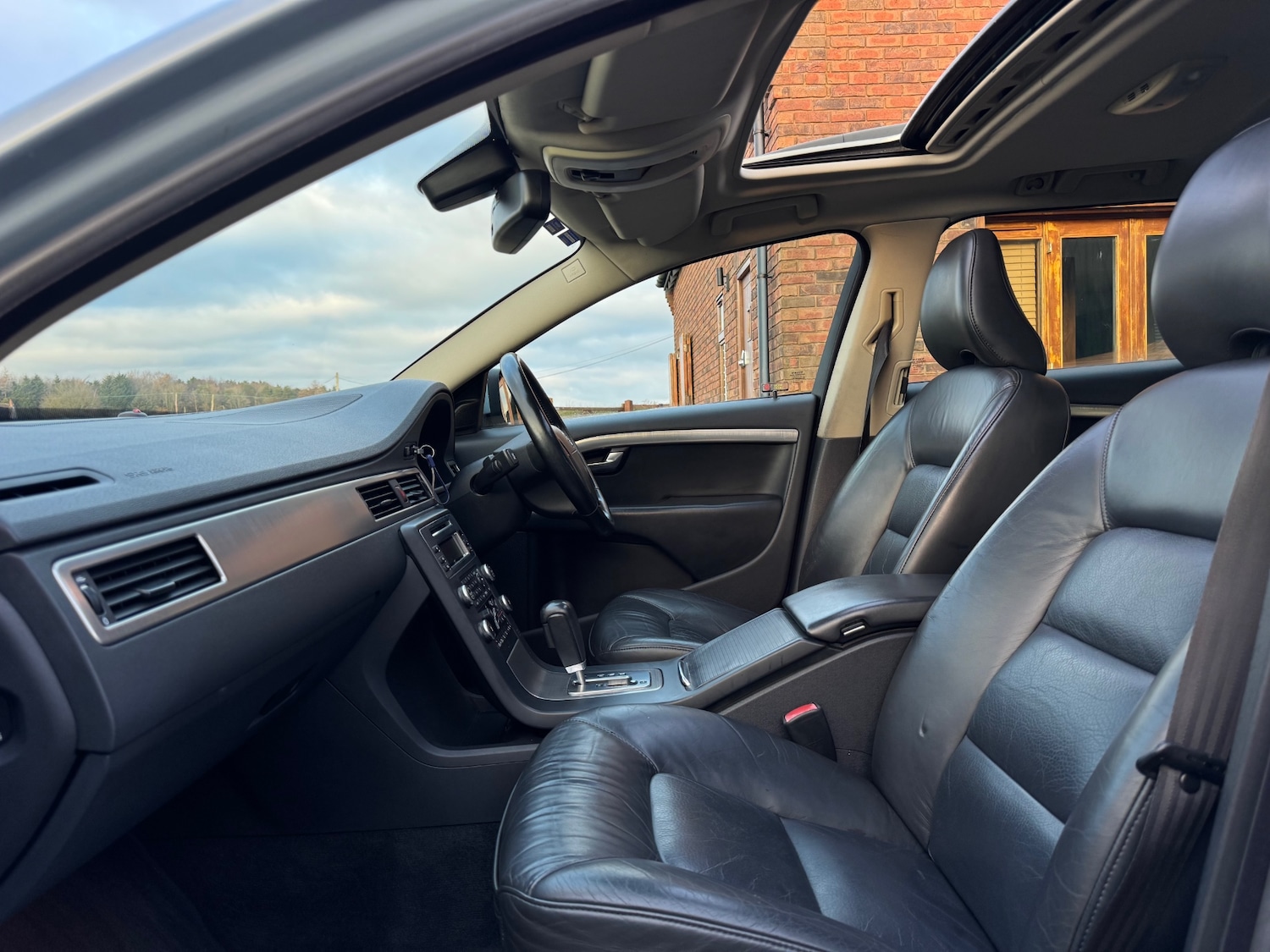 Used Volvo V70 2008 for sale - 77237243: Photo 2