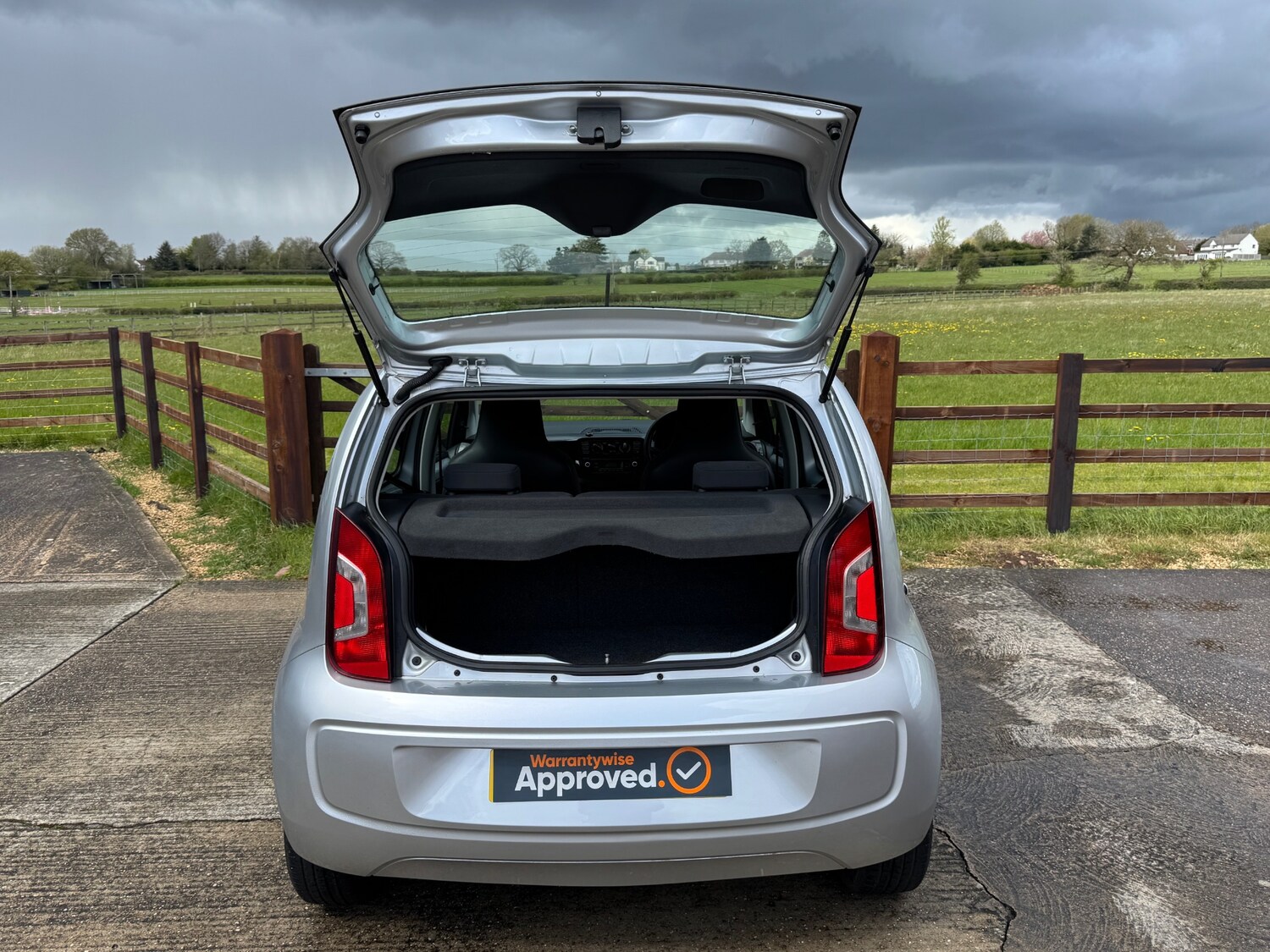 Used Volkswagen up! 2015 for sale - 78219756: Photo 16