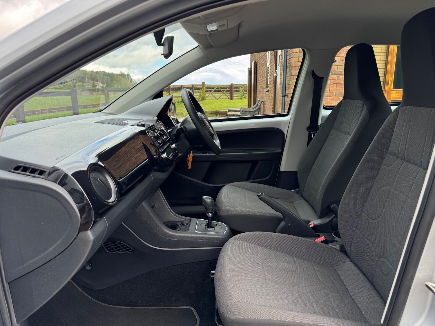 Used Volkswagen up! 2015 for sale - 78219756: Photo 2