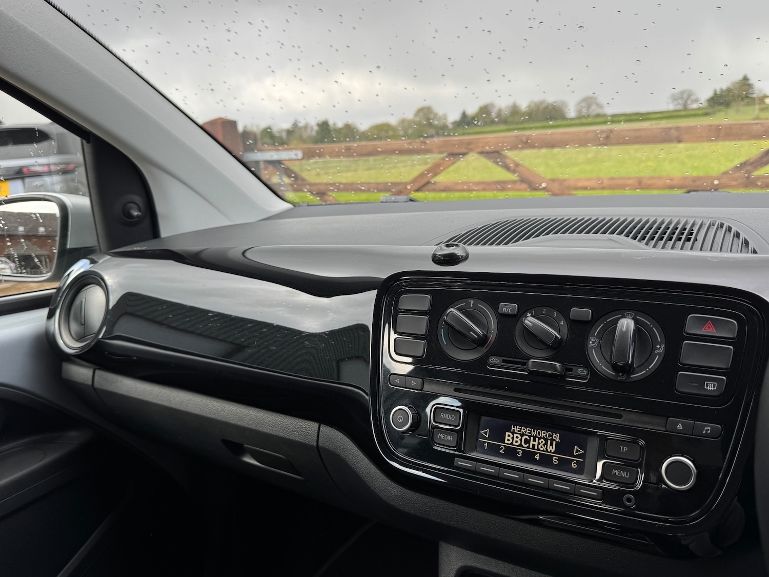 Used Volkswagen up! 2015 for sale - 78219756: Photo 4